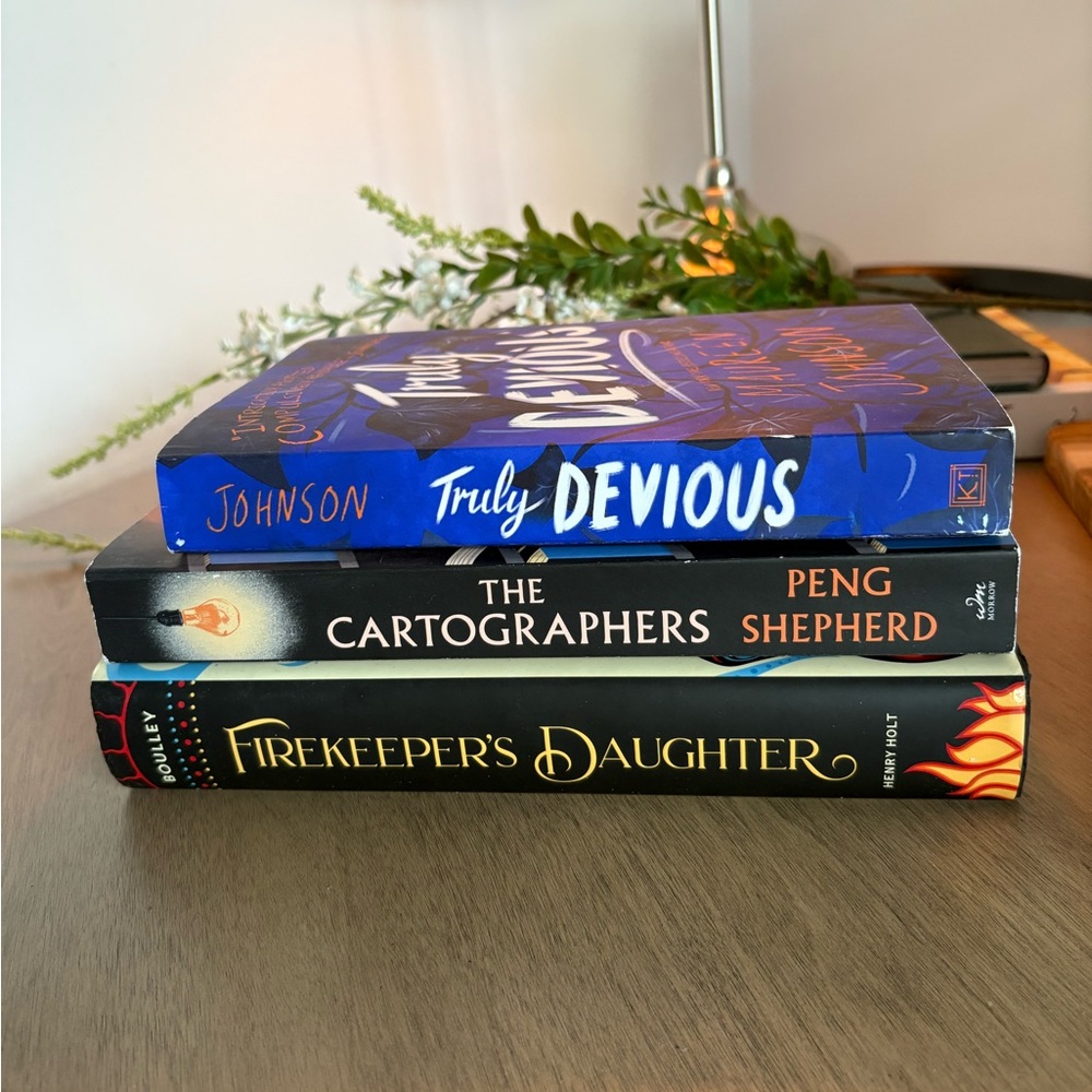 Book📚 bundle Truly Devious, The Cartographers, Firekeeper's Daughter